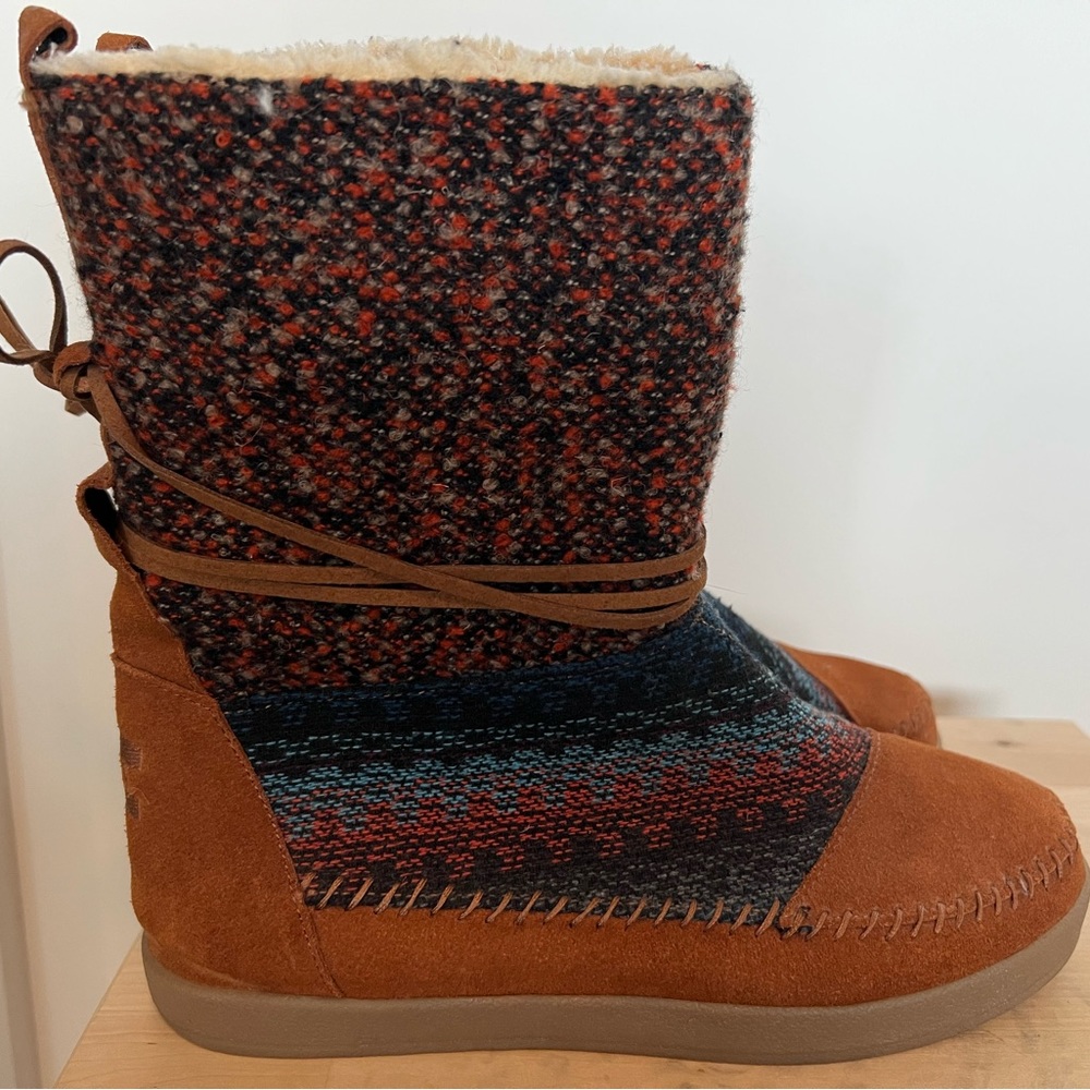TOMS Nepal moccassin ladies boots, size 9